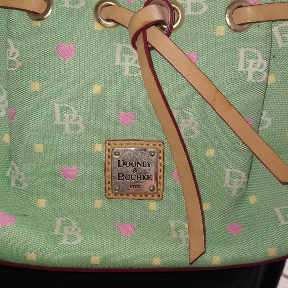 Dooney & Bourke Handbags - Dooney & Bourke Vintage NWT Perfect For Summer 26 🌴🛟💎😎